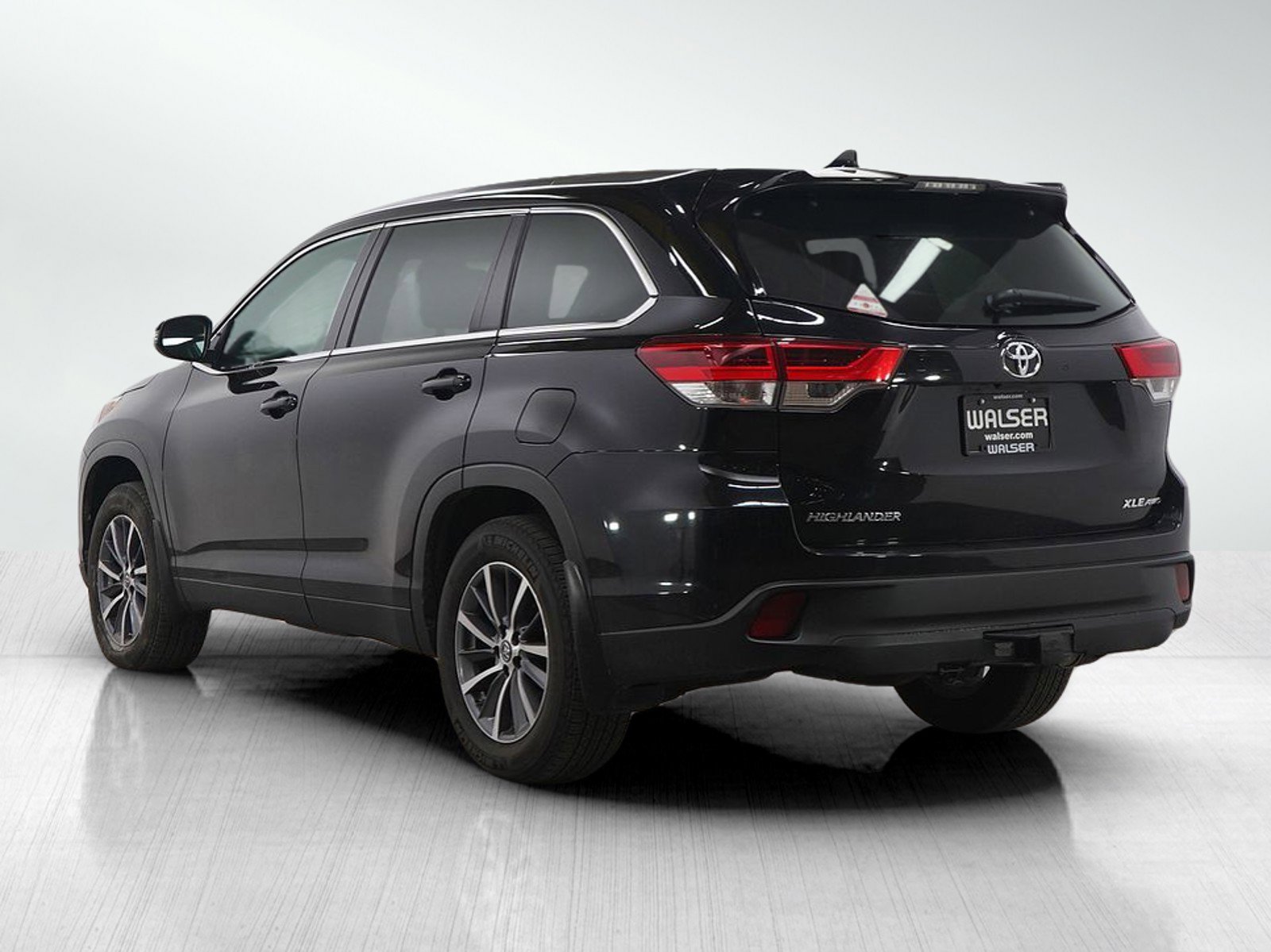Used 2019 Toyota Highlander XLE image 3