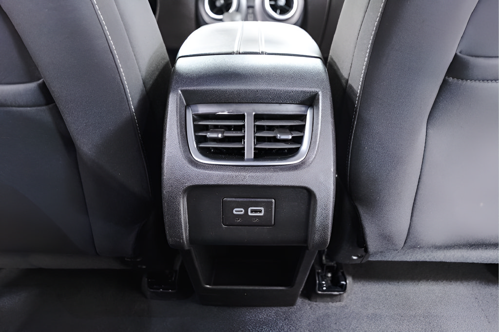 Used 2025 Chevrolet Blazer LT FWD image 28