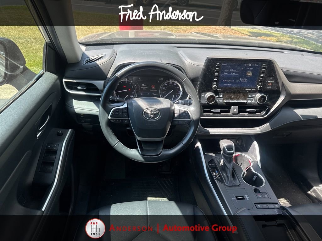 Used 2022 Toyota Highlander XLE FWD image 2