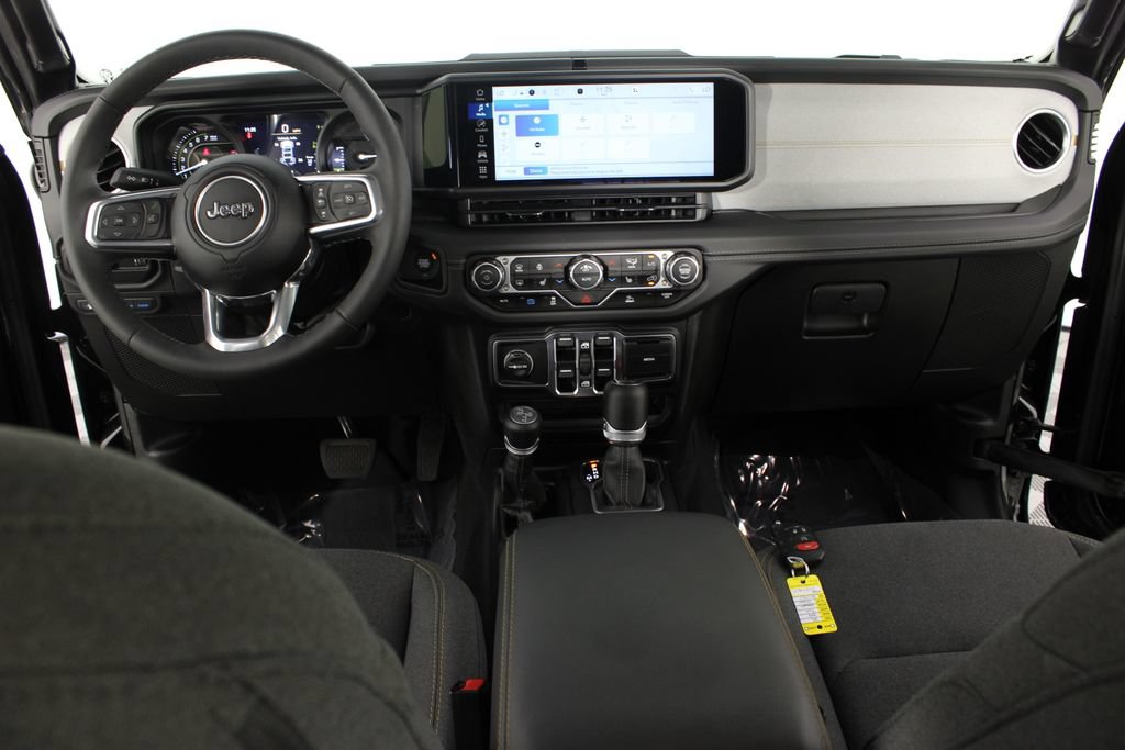 Used 2025 Jeep Wrangler Unlimited Sahara AWD/4WD image 9