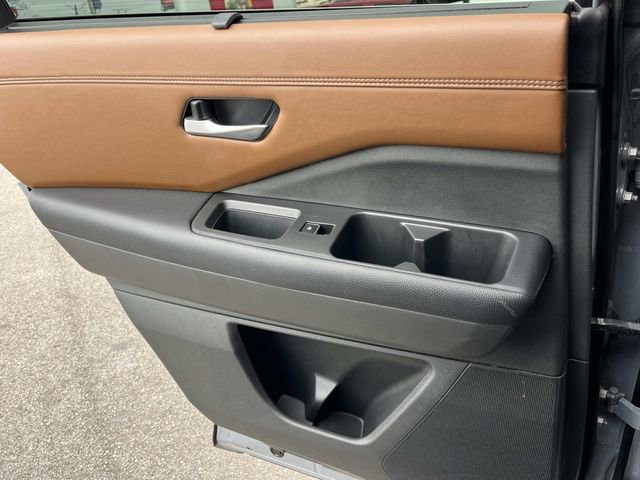 Certified 2024 Nissan Pathfinder Platinum w/ Cargo Package FWD image 20