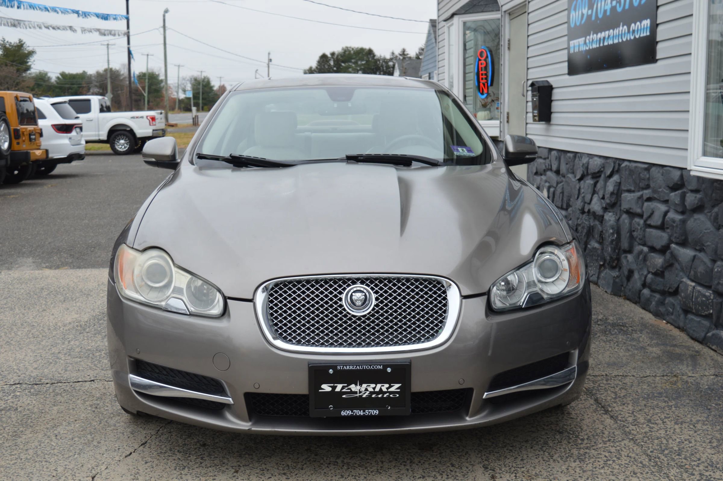 Used 2010 Jaguar XF Premium image 8