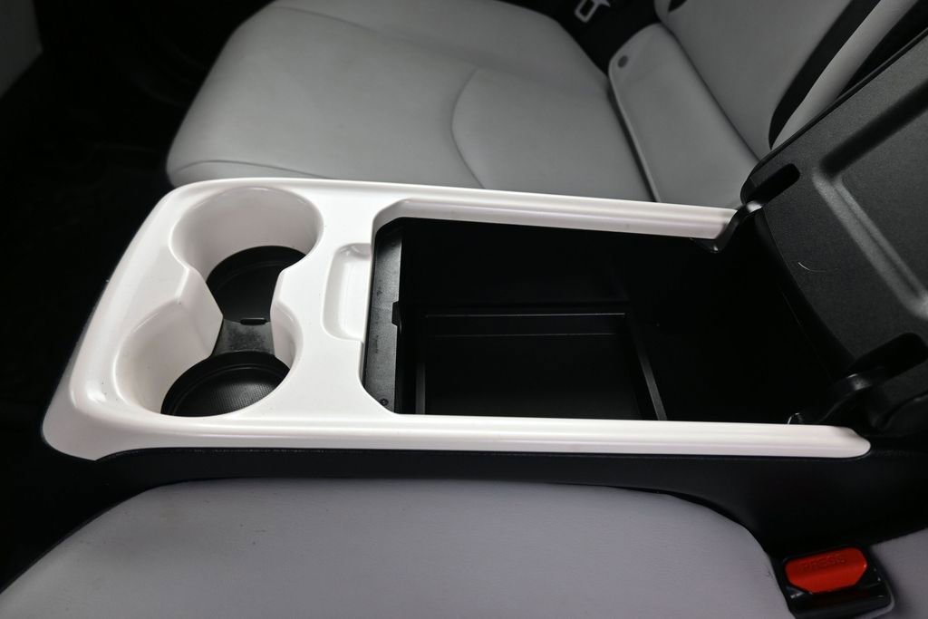 Used 2017 Toyota Prius Prime Premium FWD image 31