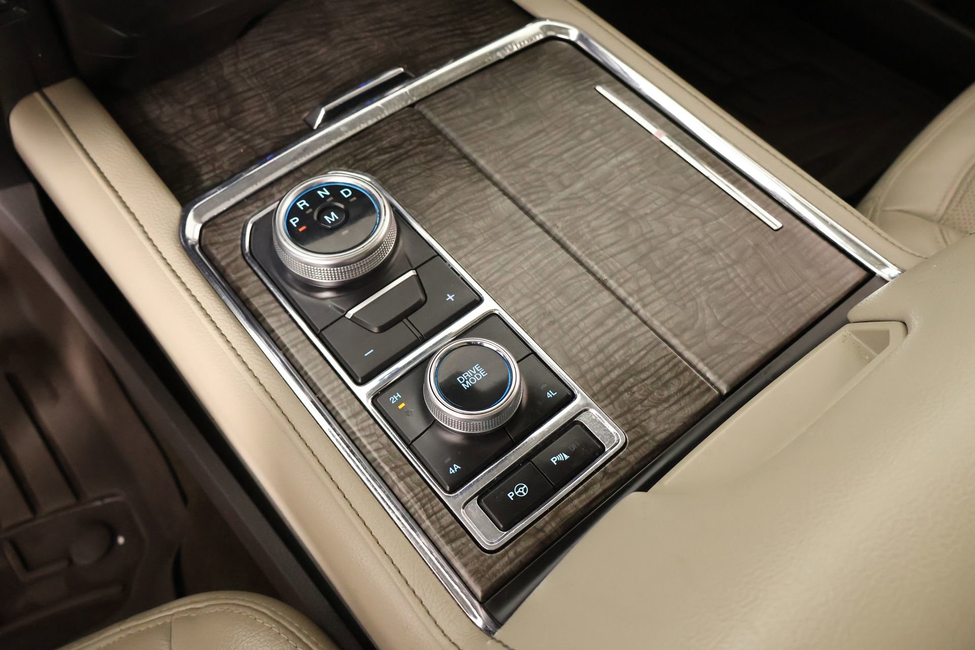 Used 2021 Ford Expedition Max Limited image 9