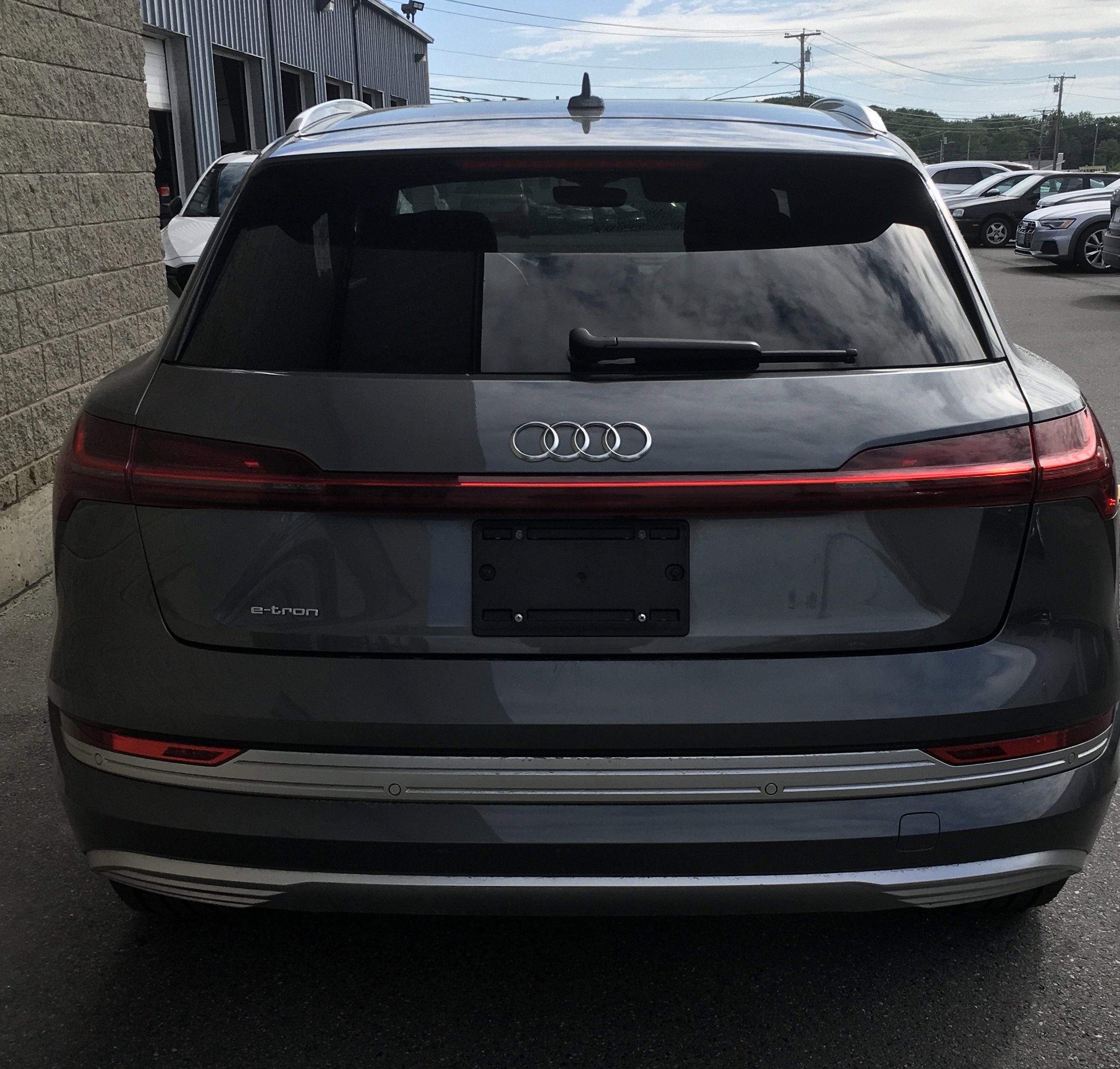 Used 2019 Audi e-tron Prestige image 4