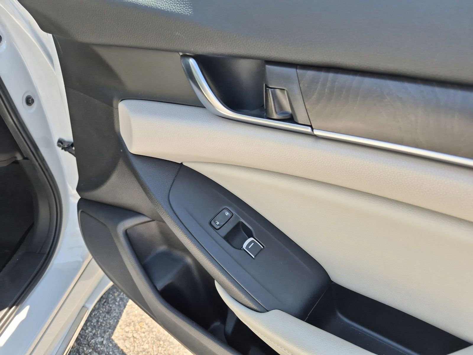 Used 2018 Honda Accord EX-L image 28