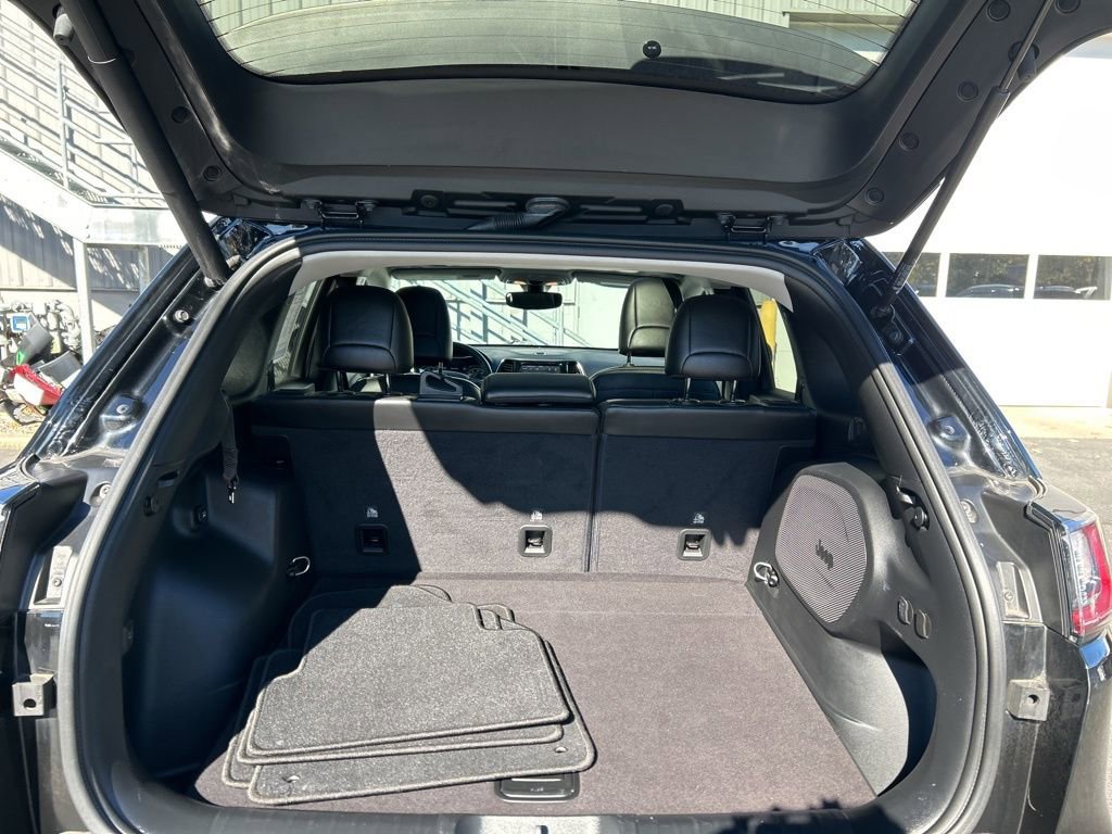 Used 2019 Jeep Cherokee Limited image 36