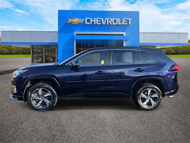 Used 2023 Toyota RAV4 SE image 3