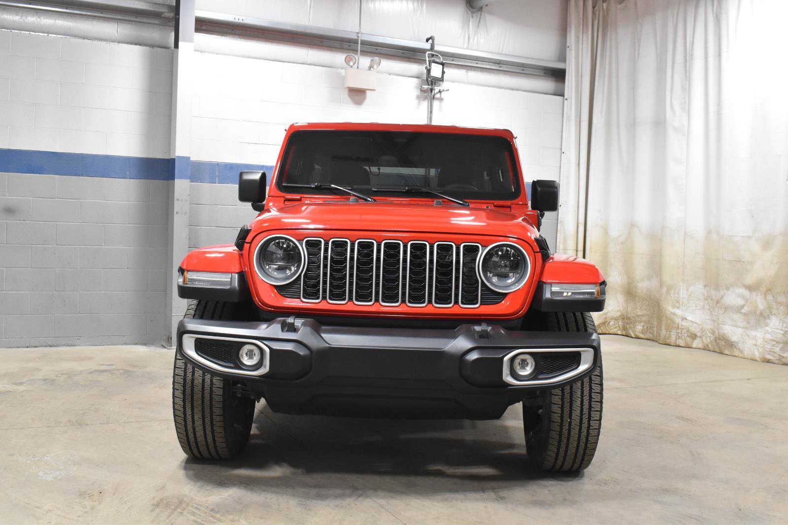 Used 2025 Jeep Wrangler Sahara image 30