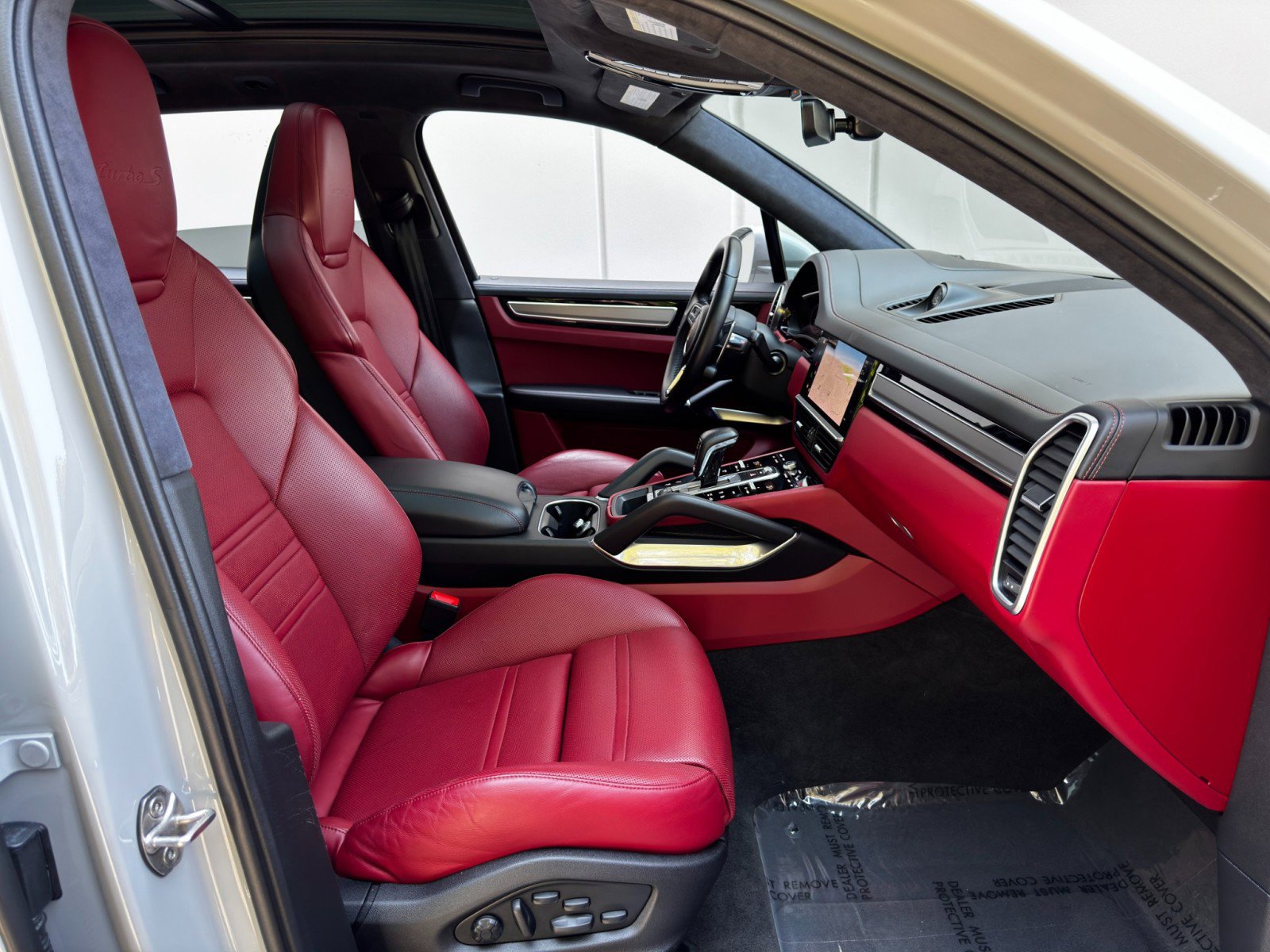 Used 2022 Porsche Cayenne Turbo S w/ Assistance Package image 16