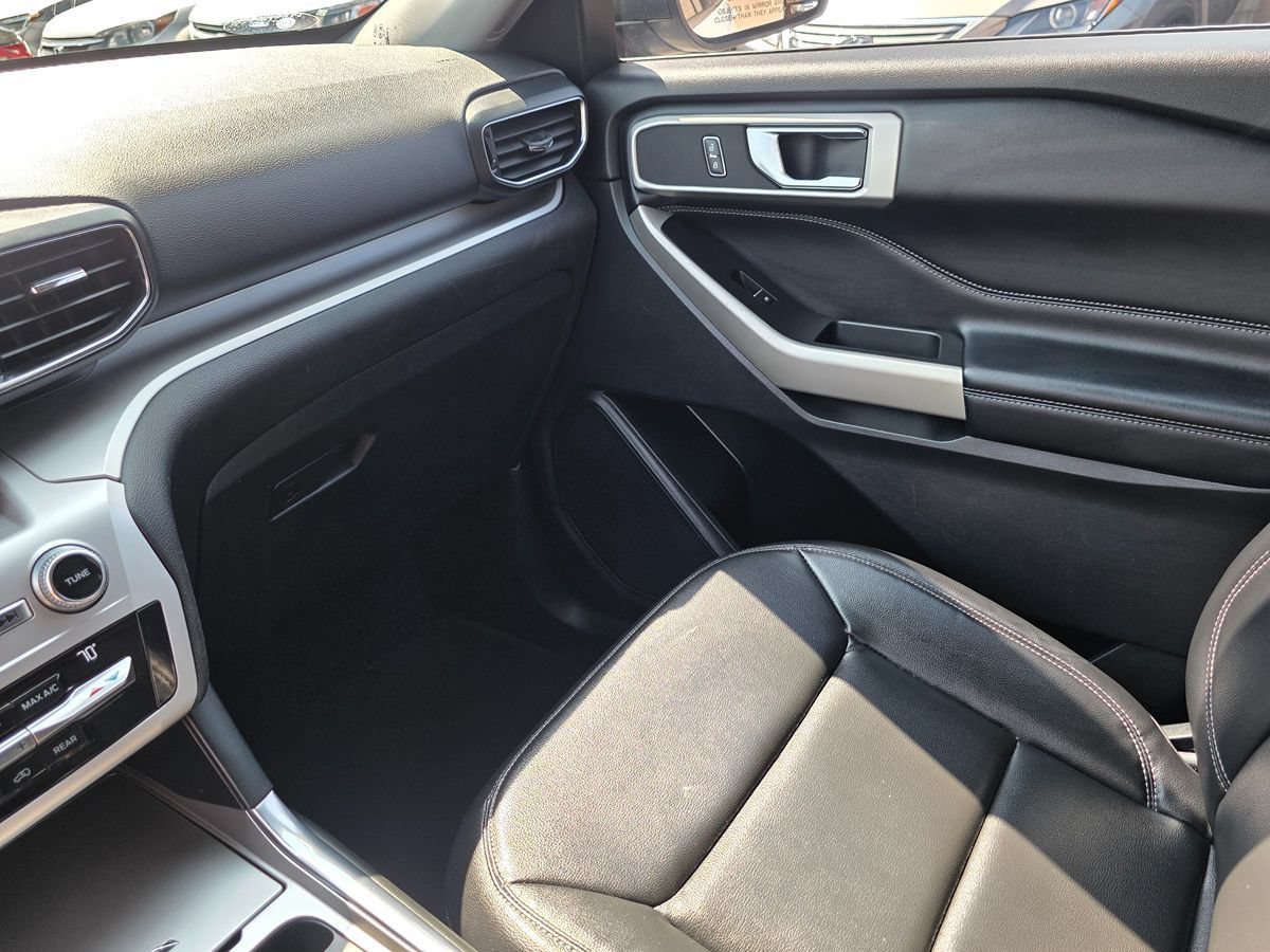Used 2020 Ford Explorer XLT w/ Equipment Group 202A RWD image 39