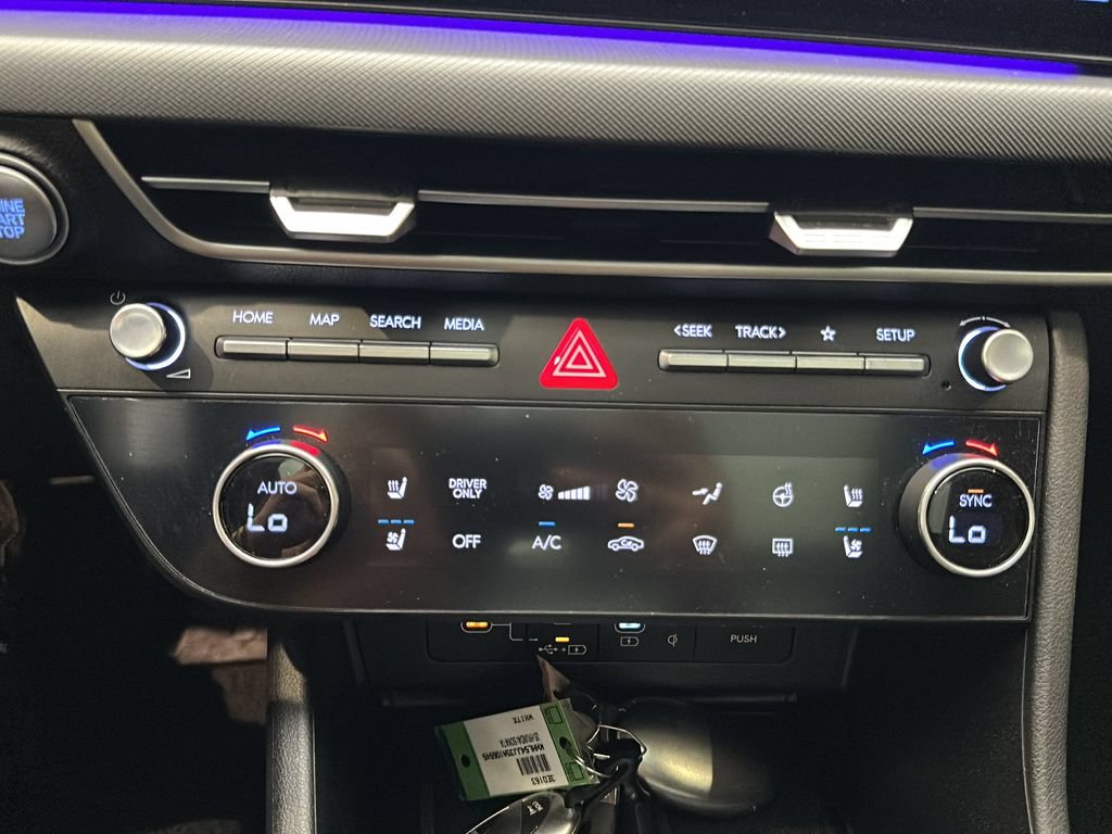 Certified 2025 Hyundai Sonata Limited FWD image 31