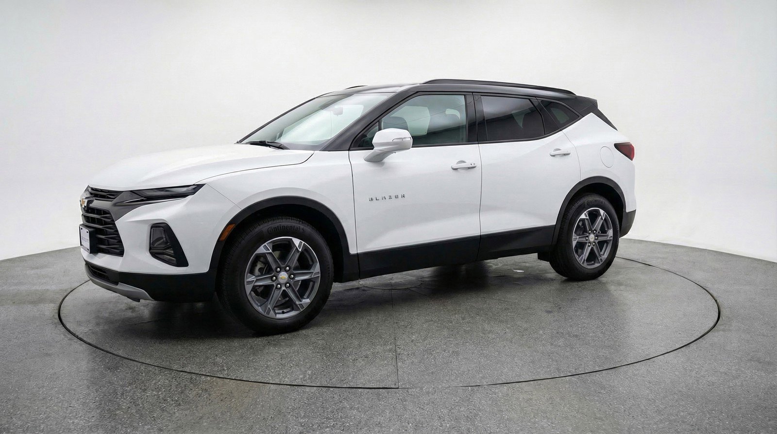 Used 2025 Chevrolet Blazer LT FWD image 3