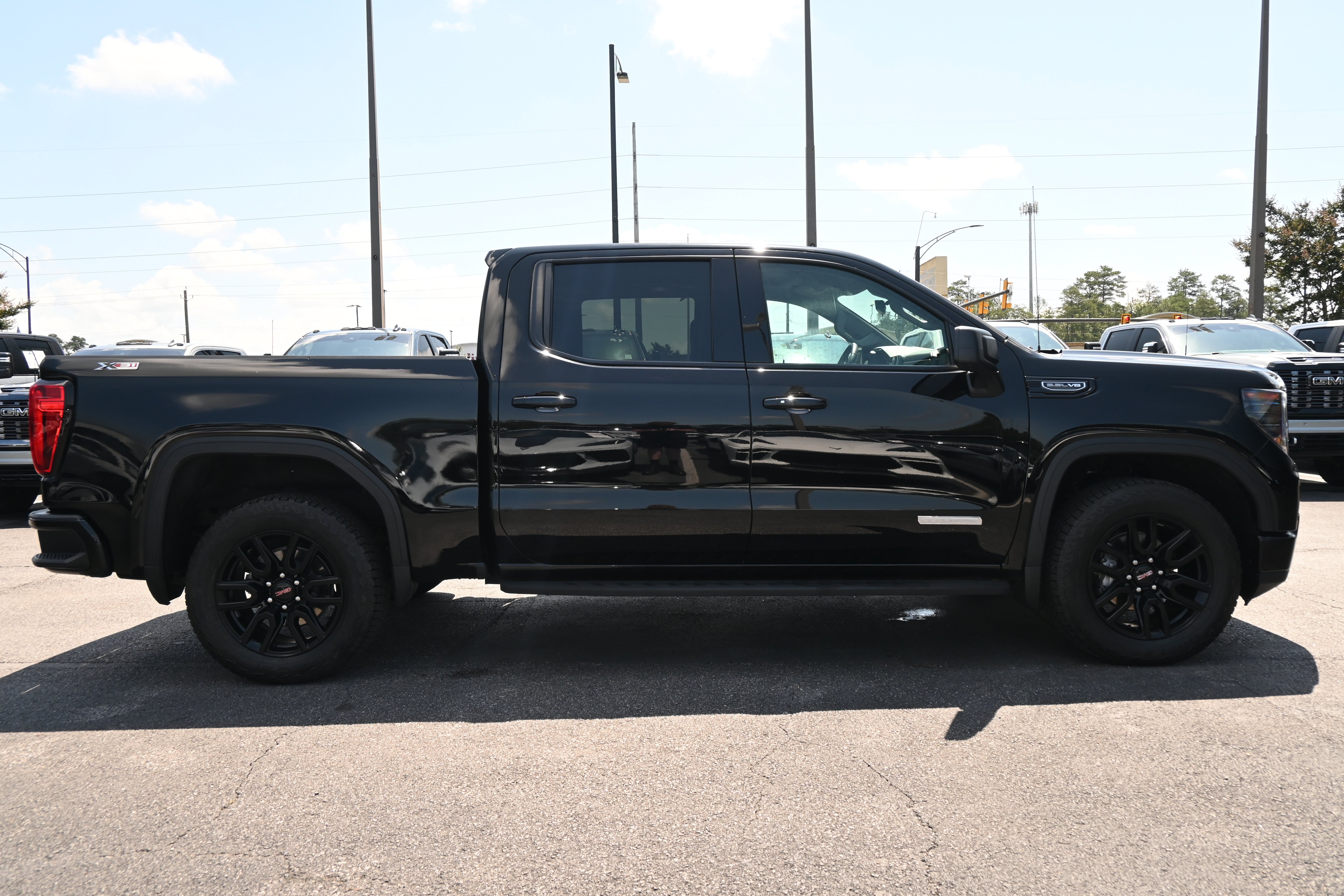 Used 2024 GMC Sierra 1500 Elevation w/ X31 Off-Road Package AWD/4WD image 11