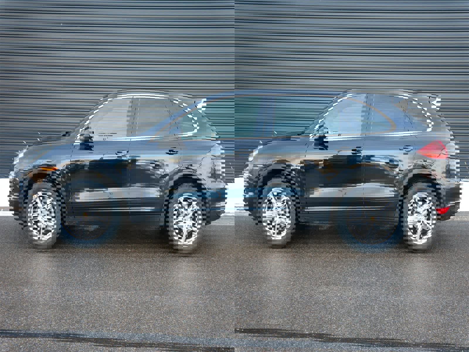 Used 2014 Porsche Cayenne Diesel Platinum Edition image 2