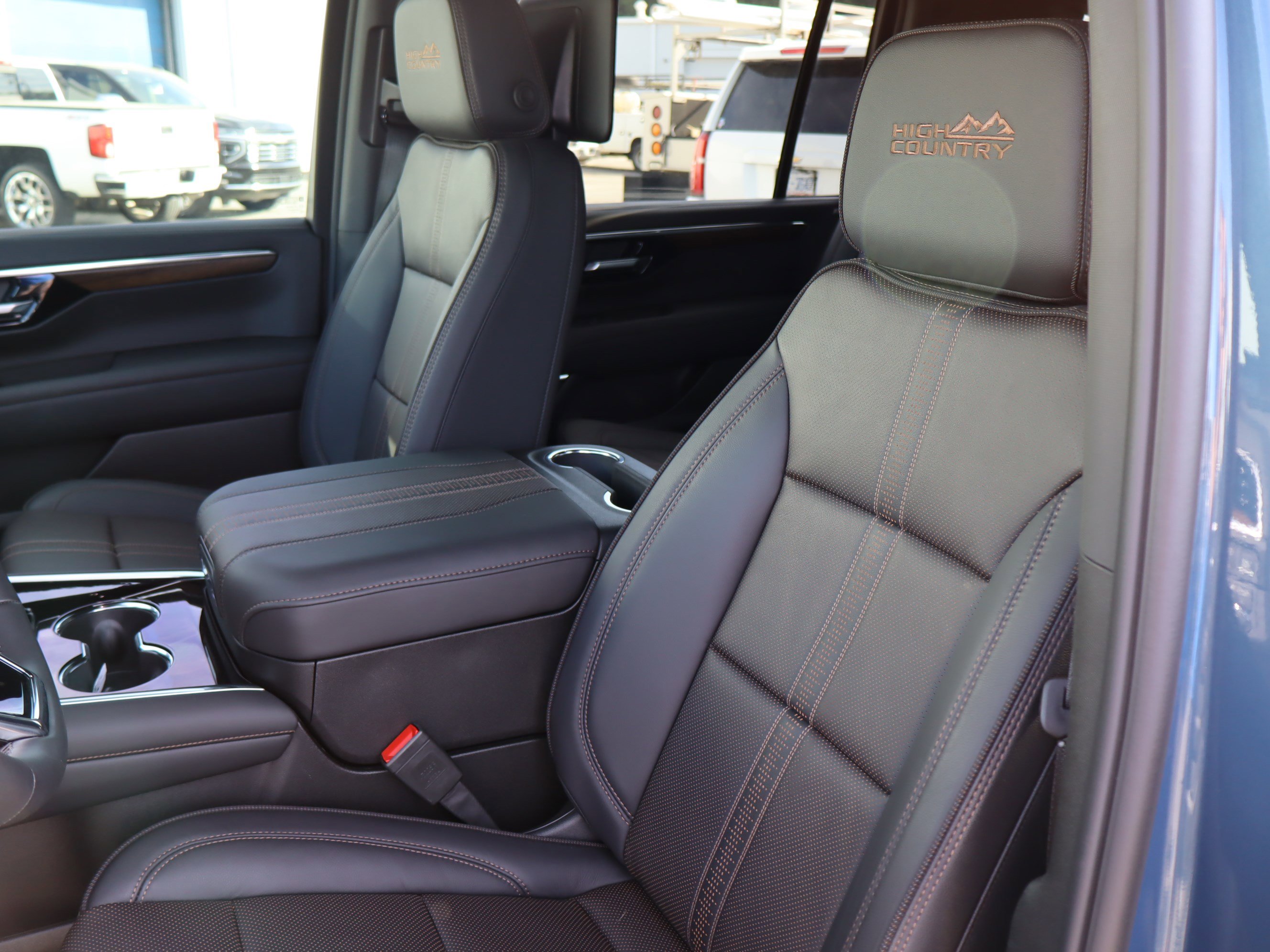 Used 2026 Chevrolet Suburban High Country AWD/4WD image 21