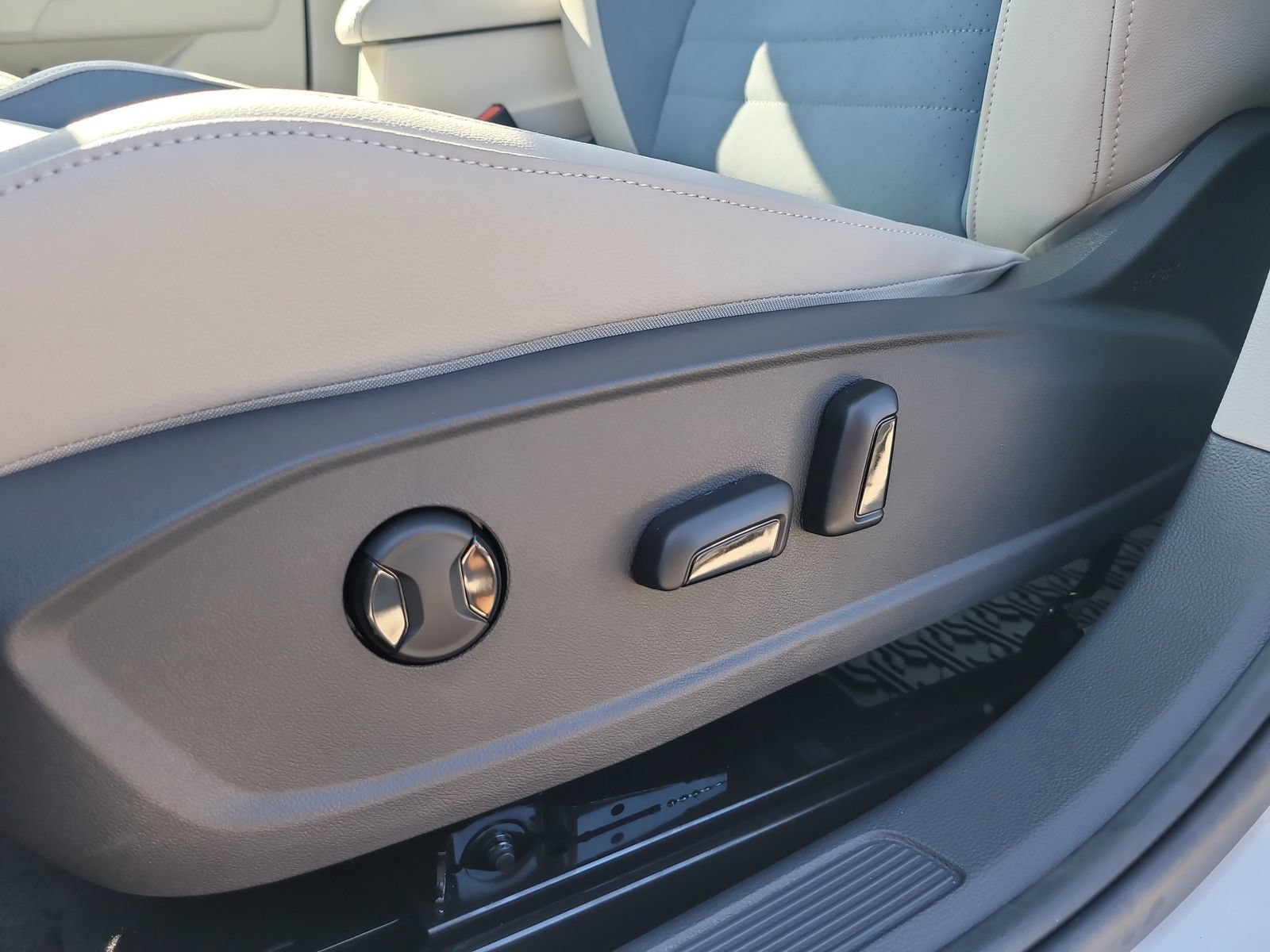 New 2026 Volkswagen Jetta SE FWD image 18