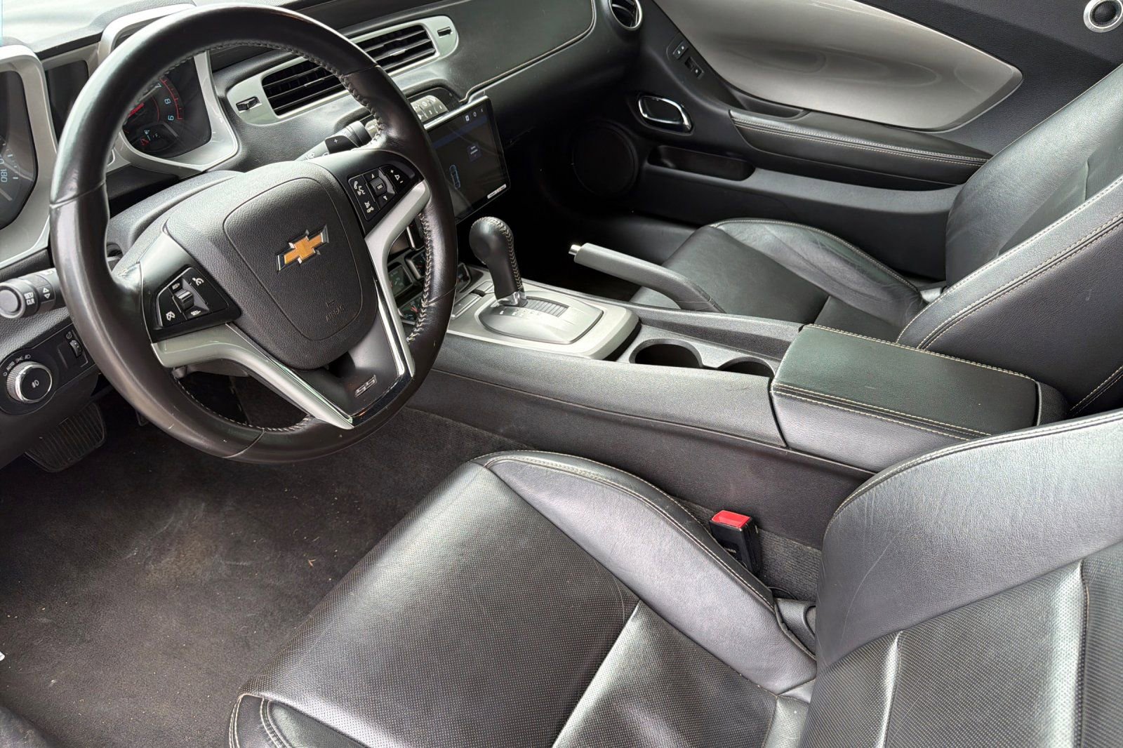 Used 2015 Chevrolet Camaro SS w/ RS Package RWD image 9