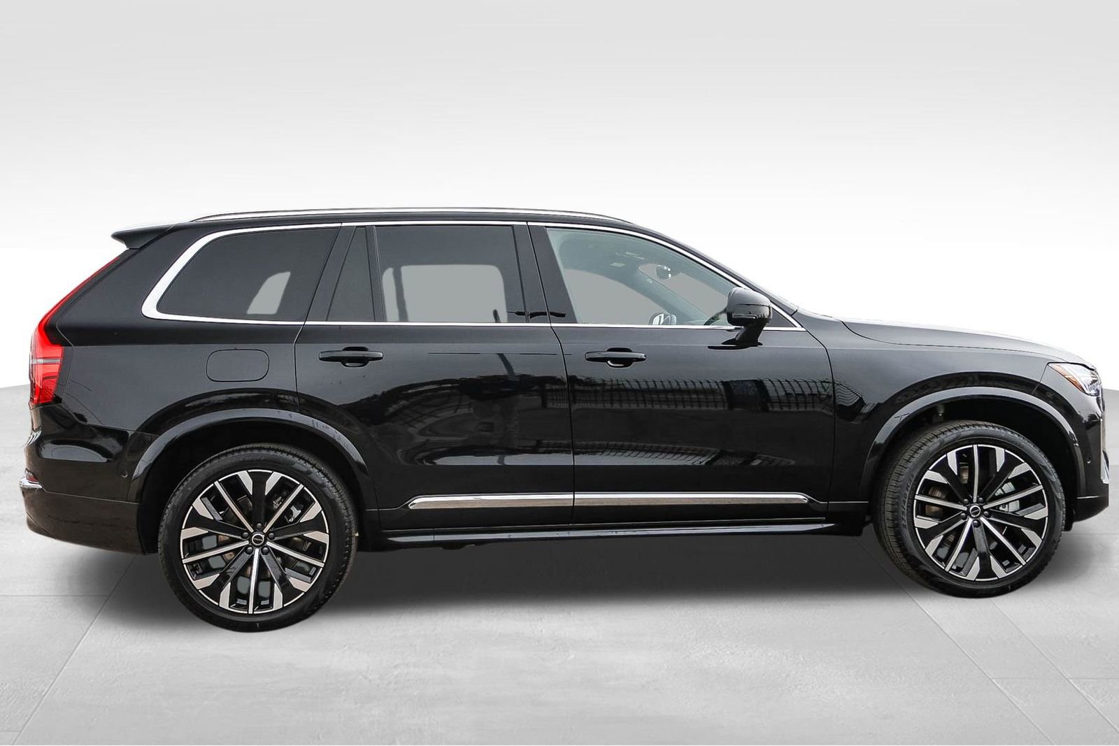 New 2026 Volvo XC90 T8 Plus w/ Protection Package Premier image 4