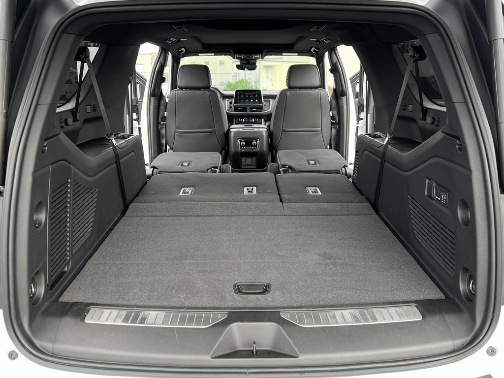Used 2024 Chevrolet Suburban High Country image 14