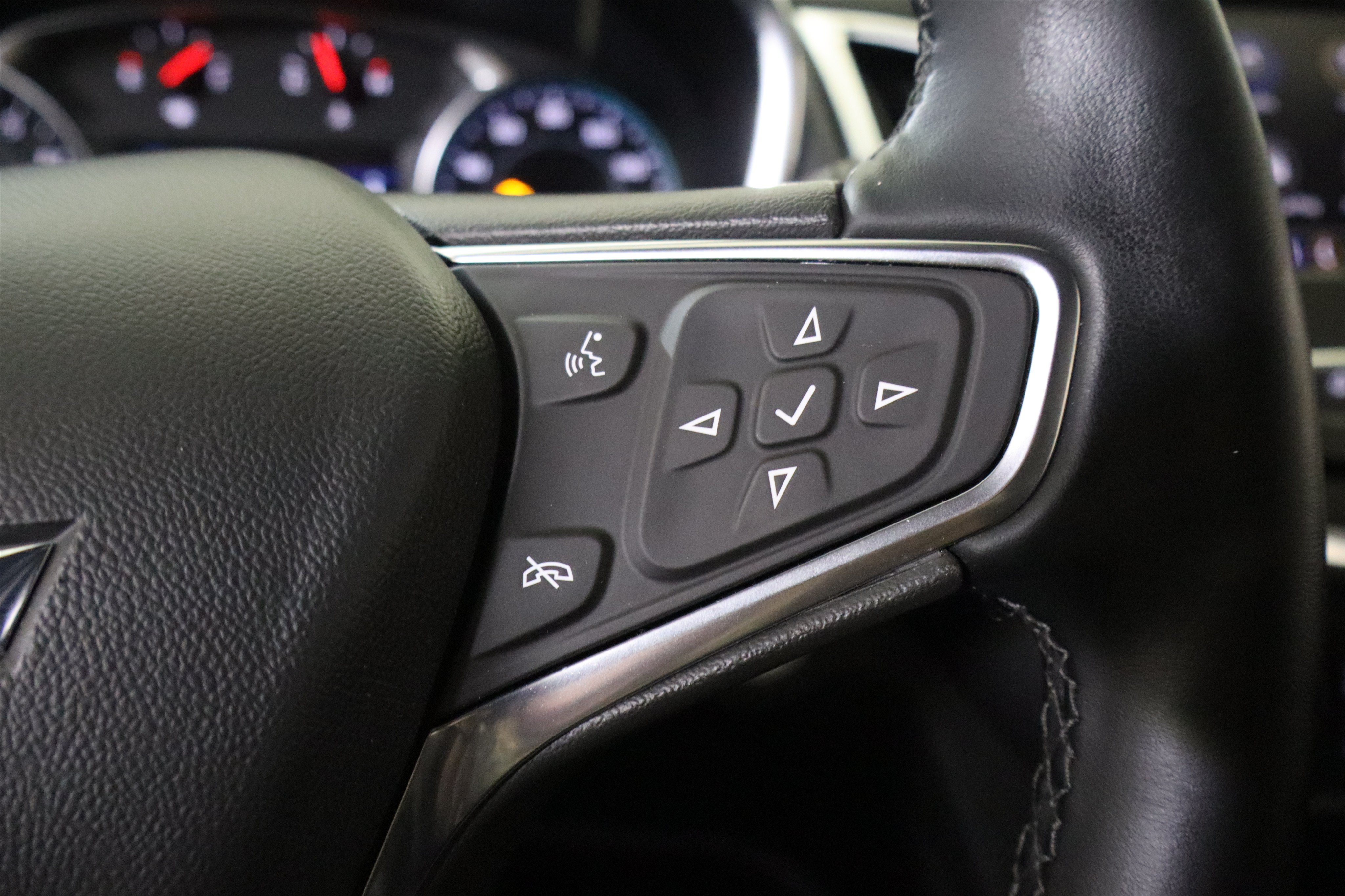 Used 2024 Chevrolet Equinox LT w/ LPO, Floor Liner Package FWD image 30