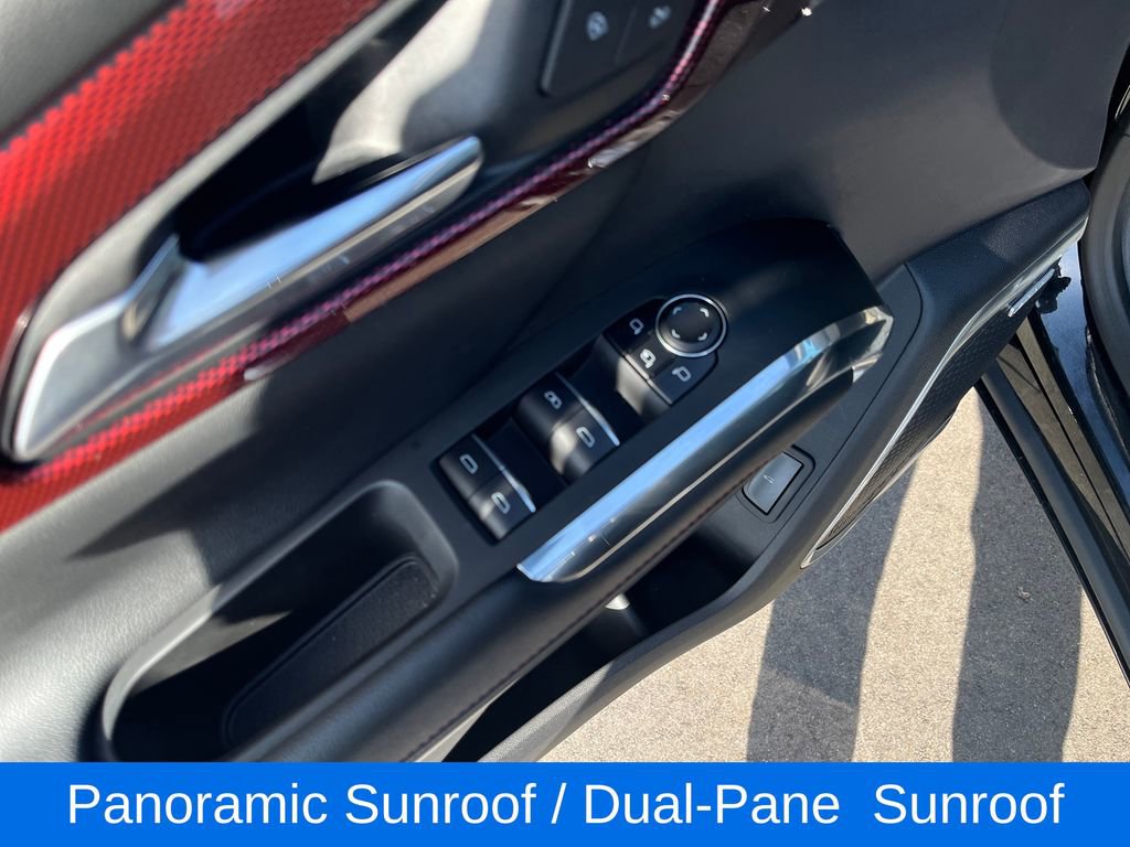 Used 2025 Chevrolet Traverse RS AWD/4WD image 13