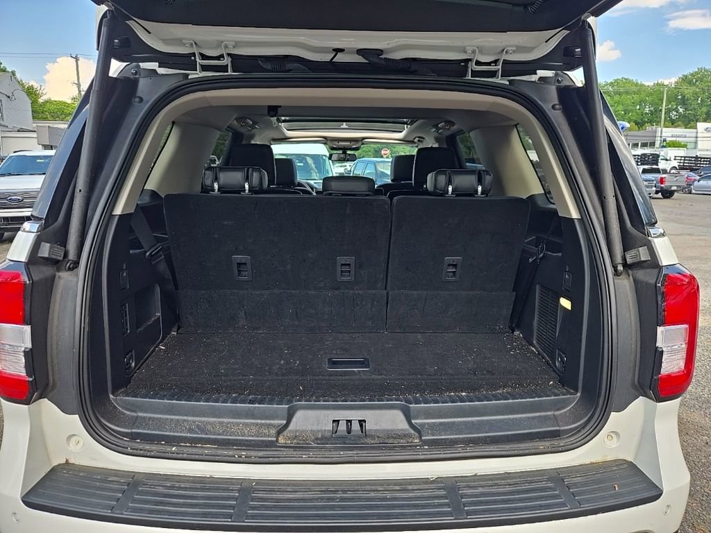 Used 2024 Ford Expedition XLT AWD/4WD image 6