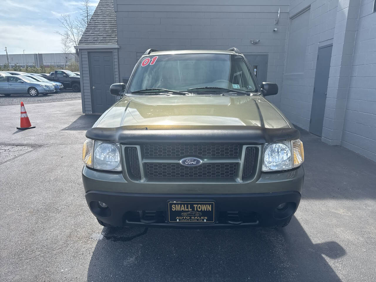 Used 2001 Ford Explorer Sport Trac 4x4 image 2