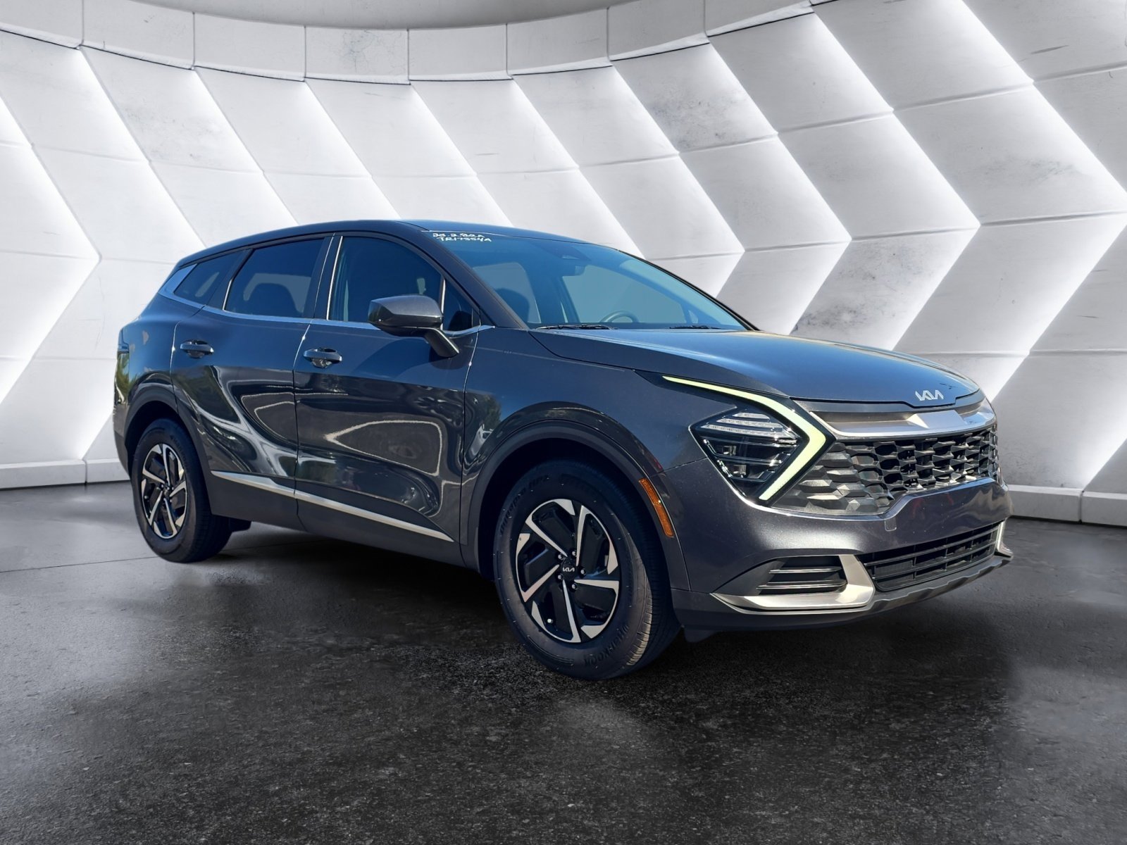 Used 2025 Kia Sportage LX image 7