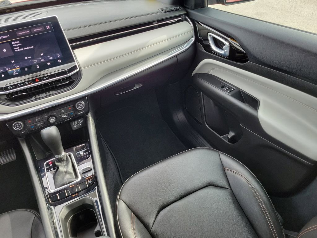 Used 2024 Jeep Compass Limited image 17