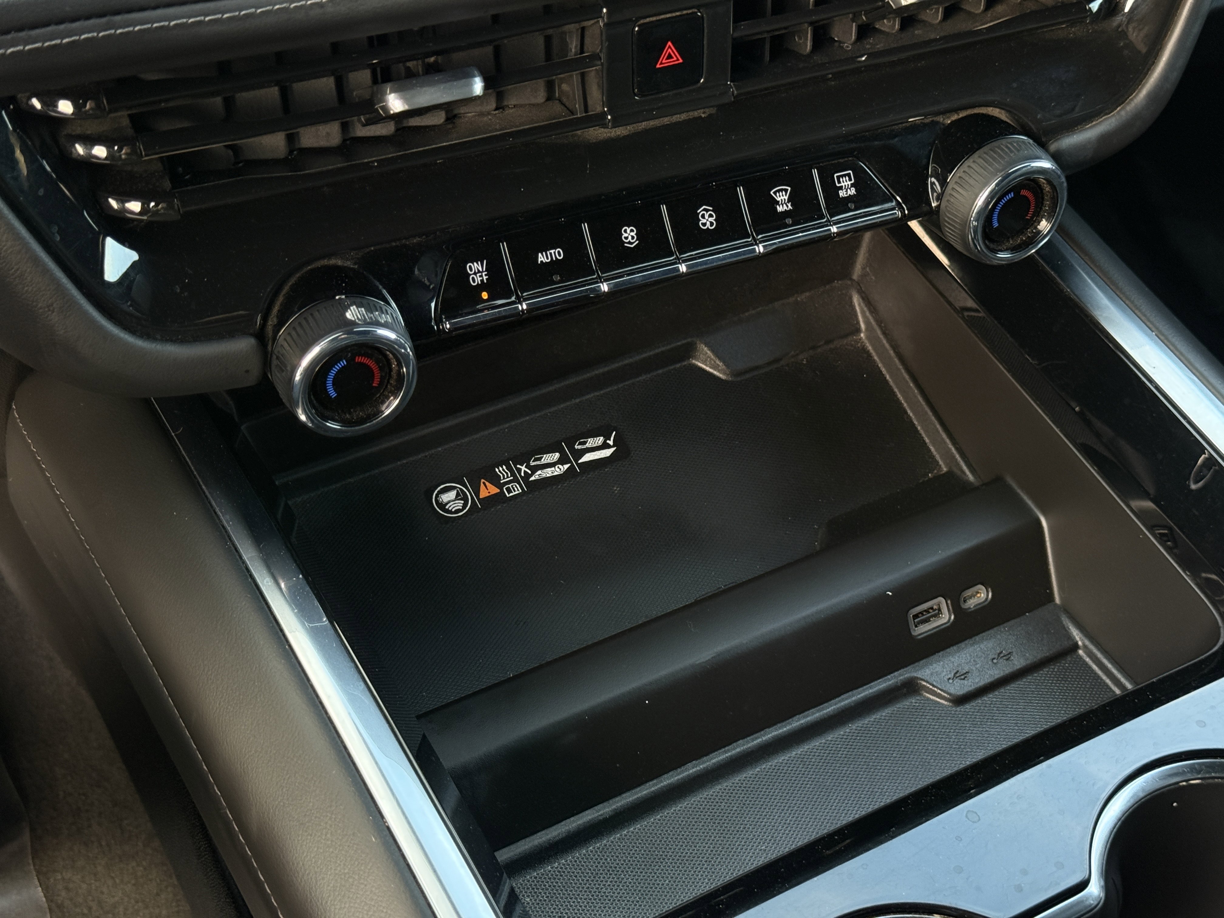 Used 2025 Chevrolet Suburban Z71 image 24