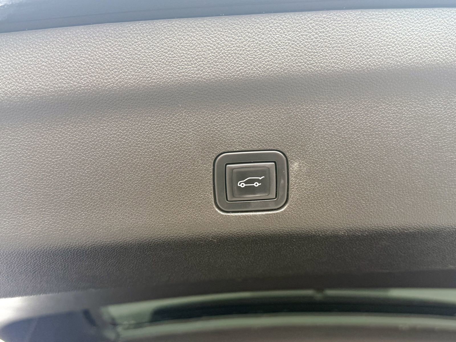 Certified 2022 Chevrolet Suburban LT w/ Luxury Package image 17