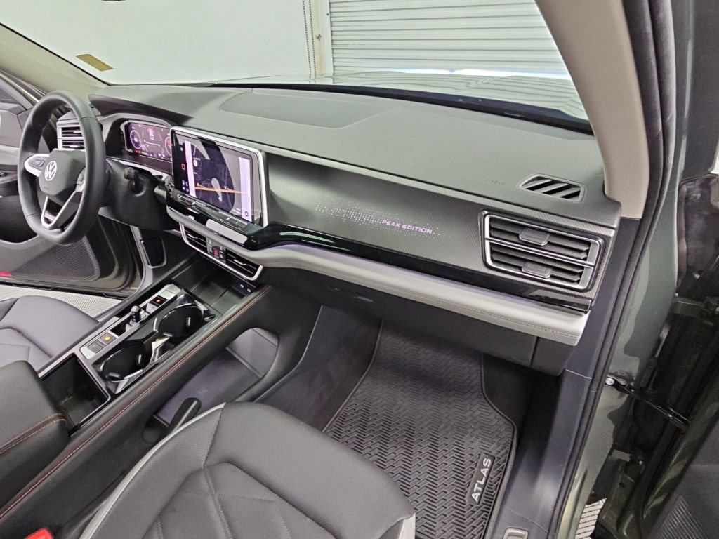 Used 2024 Volkswagen Atlas Peak Edition SEL AWD/4WD image 39