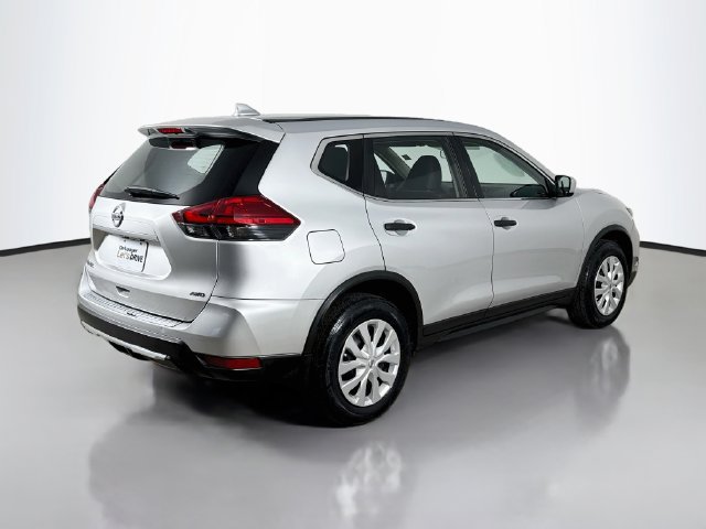 Used 2017 Nissan Rogue S AWD/4WD image 12