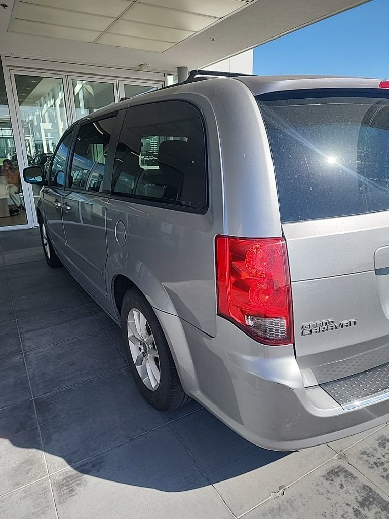 Used 2015 Dodge Grand Caravan SXT image 2