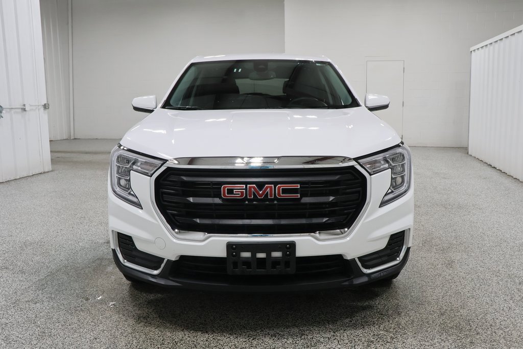 Used 2024 GMC Terrain SLE image 3