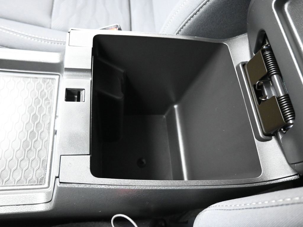 Used 2024 Nissan Frontier SV w/ SV Convenience Package image 23