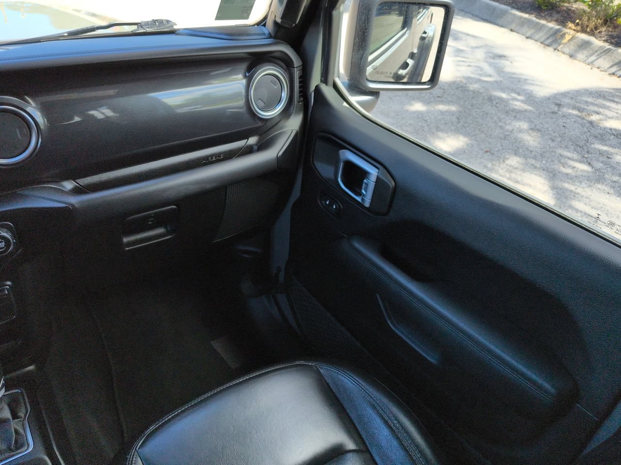 Used 2021 Jeep Wrangler Unlimited Sahara AWD/4WD image 17
