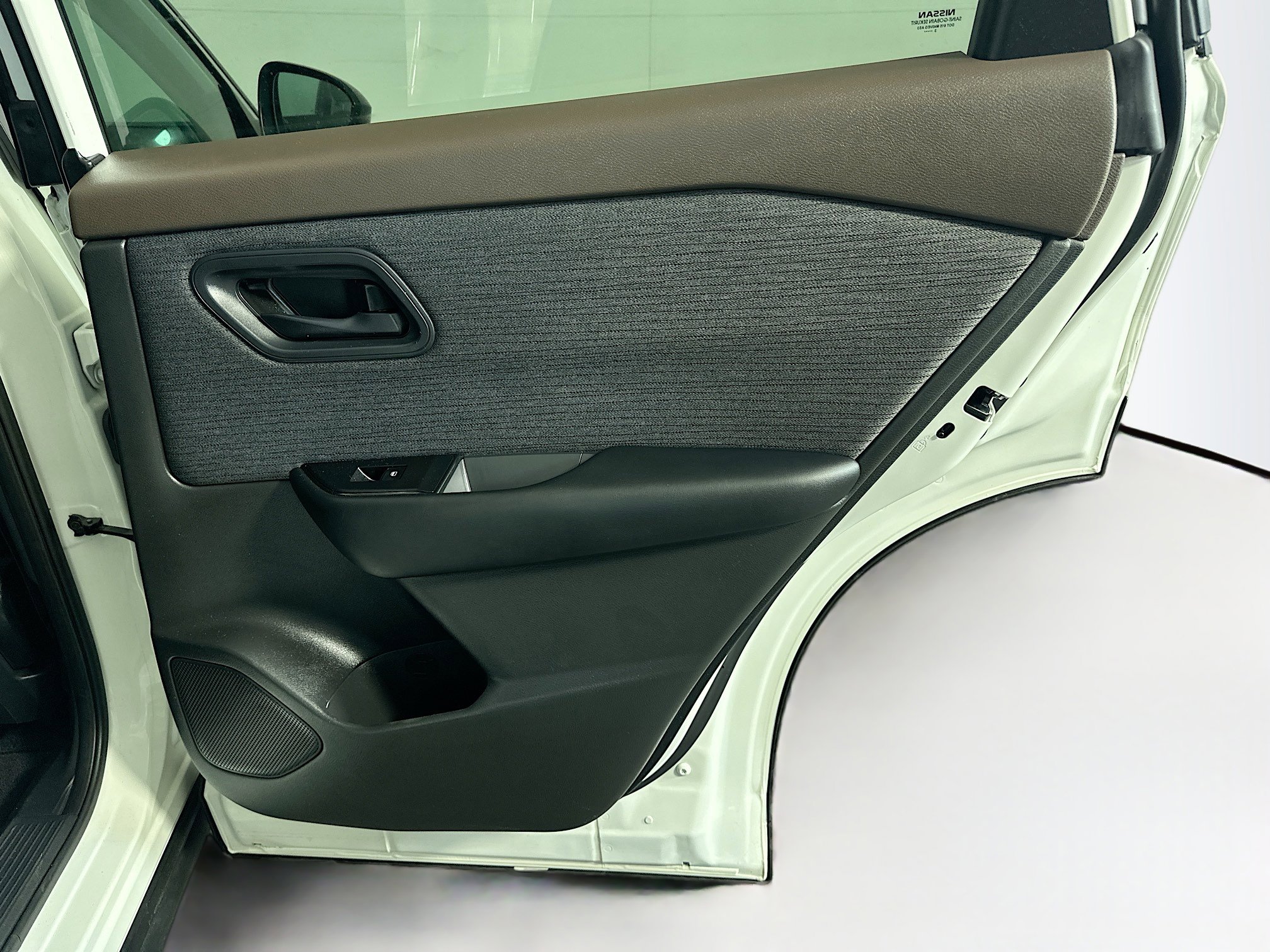 Used 2023 Nissan Rogue S image 31