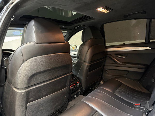 Used 2015 BMW M5 image 40