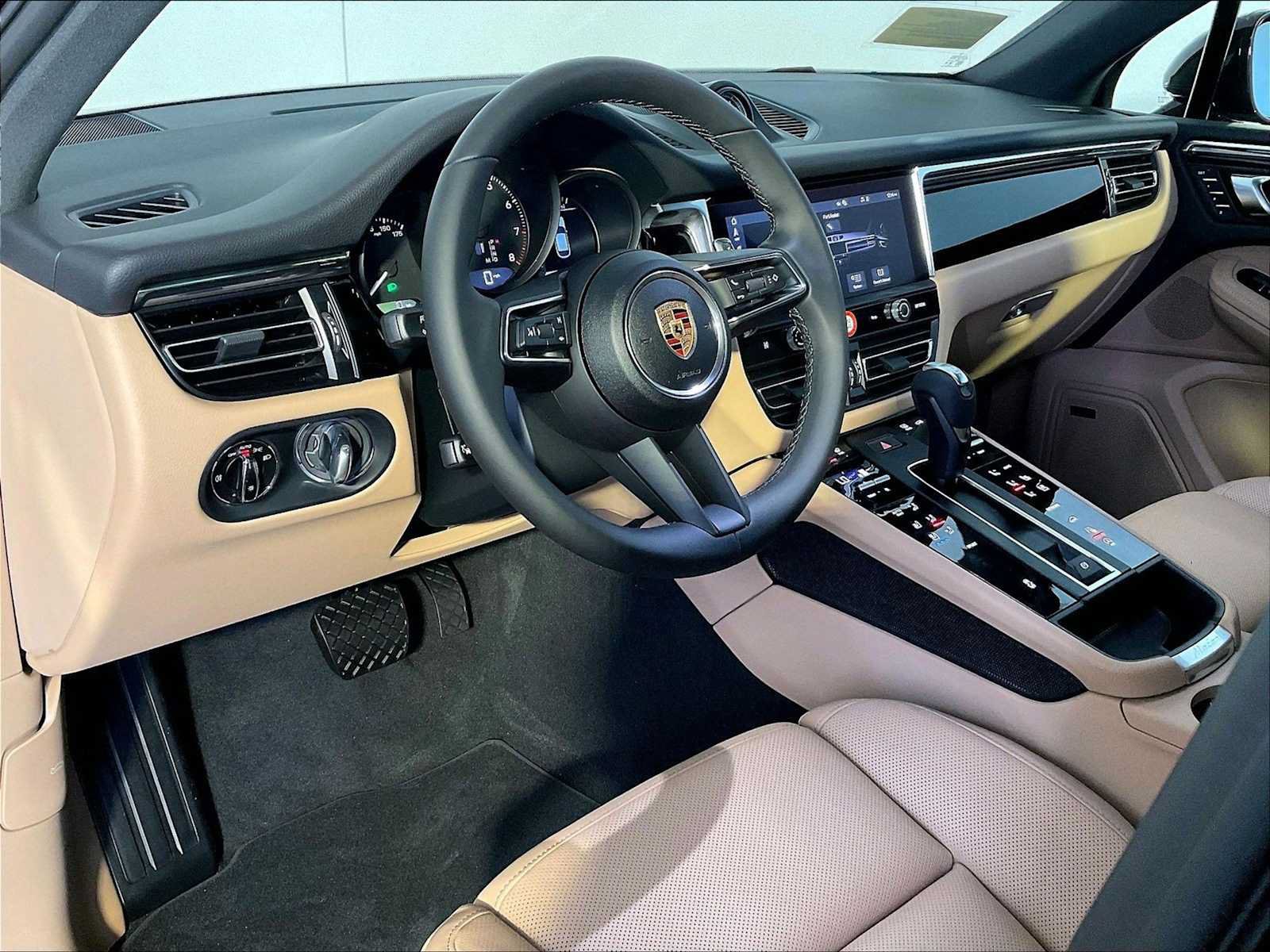 New 2026 Porsche Macan AWD/4WD image 4