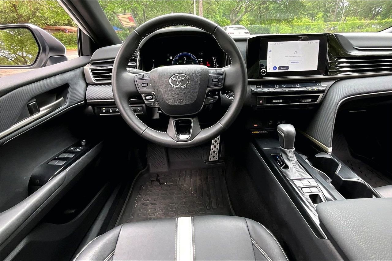 Used 2025 Toyota Camry SE FWD image 8