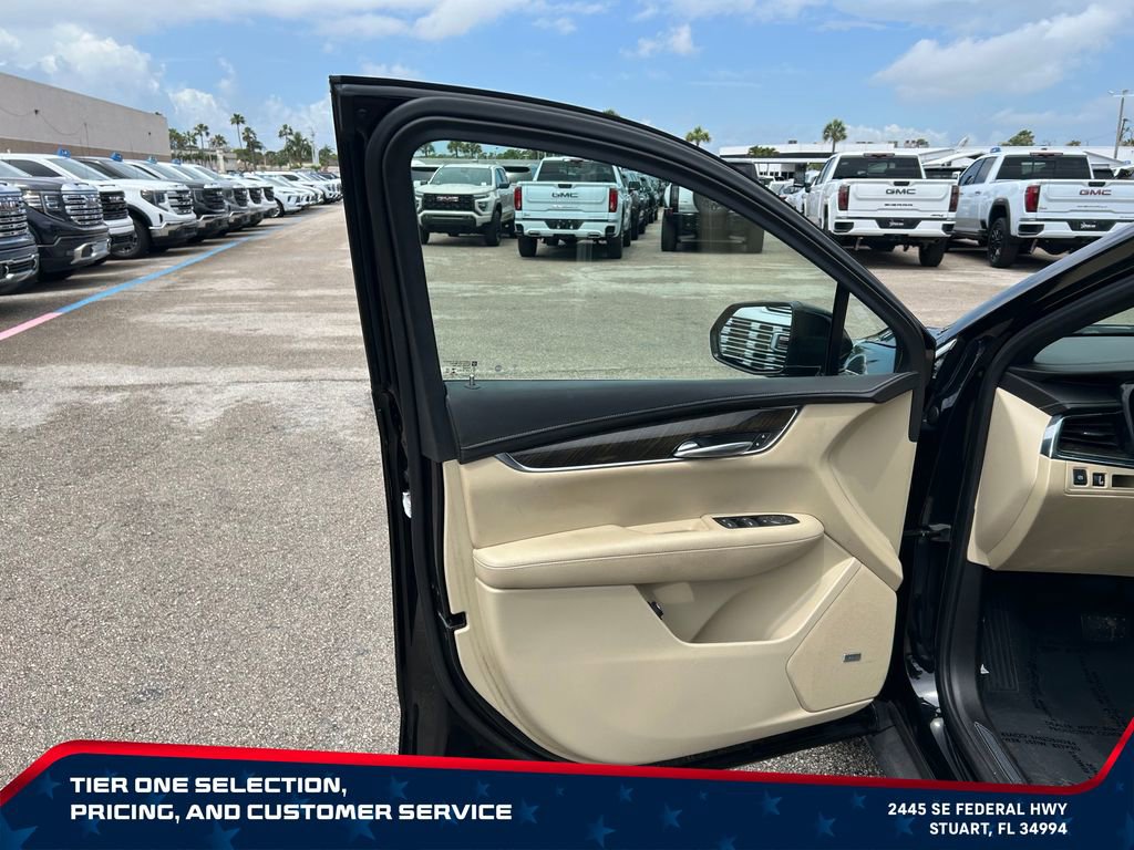 Used 2018 Cadillac XT5 FWD image 11