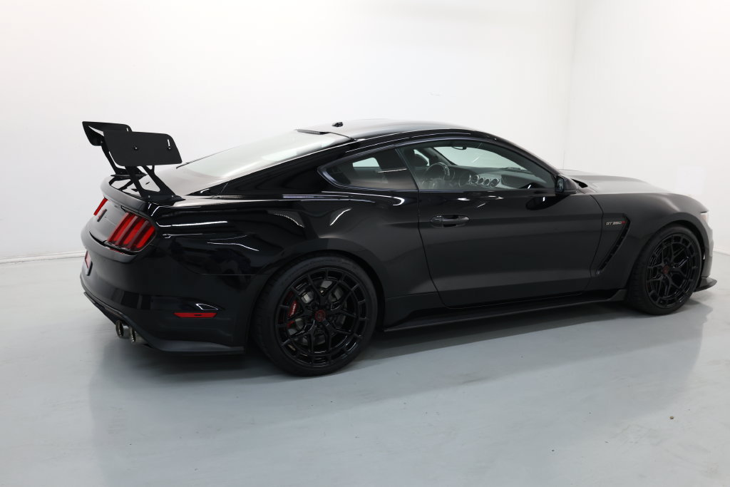 Used 2019 Ford Mustang Shelby GT350R w/ GT350R Equipment Group 920A RWD image 66