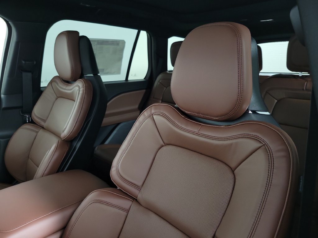 New 2026 Lincoln Aviator Reserve w/ Luxury Package RWD image 18