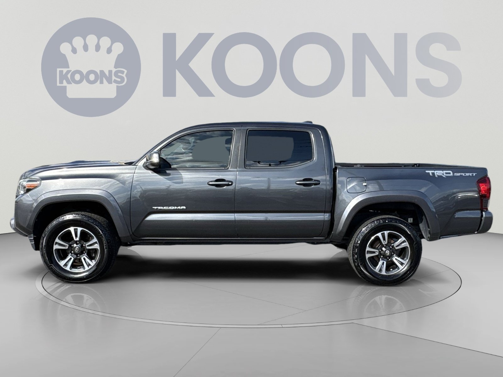 Used 2018 Toyota Tacoma TRD Sport w/ Technology Package RWD image 2