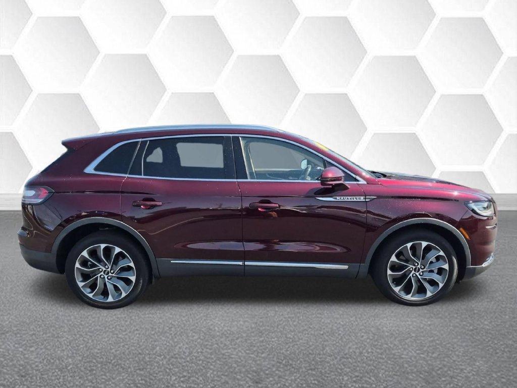 Used 2022 Lincoln Nautilus Reserve AWD/4WD image 2