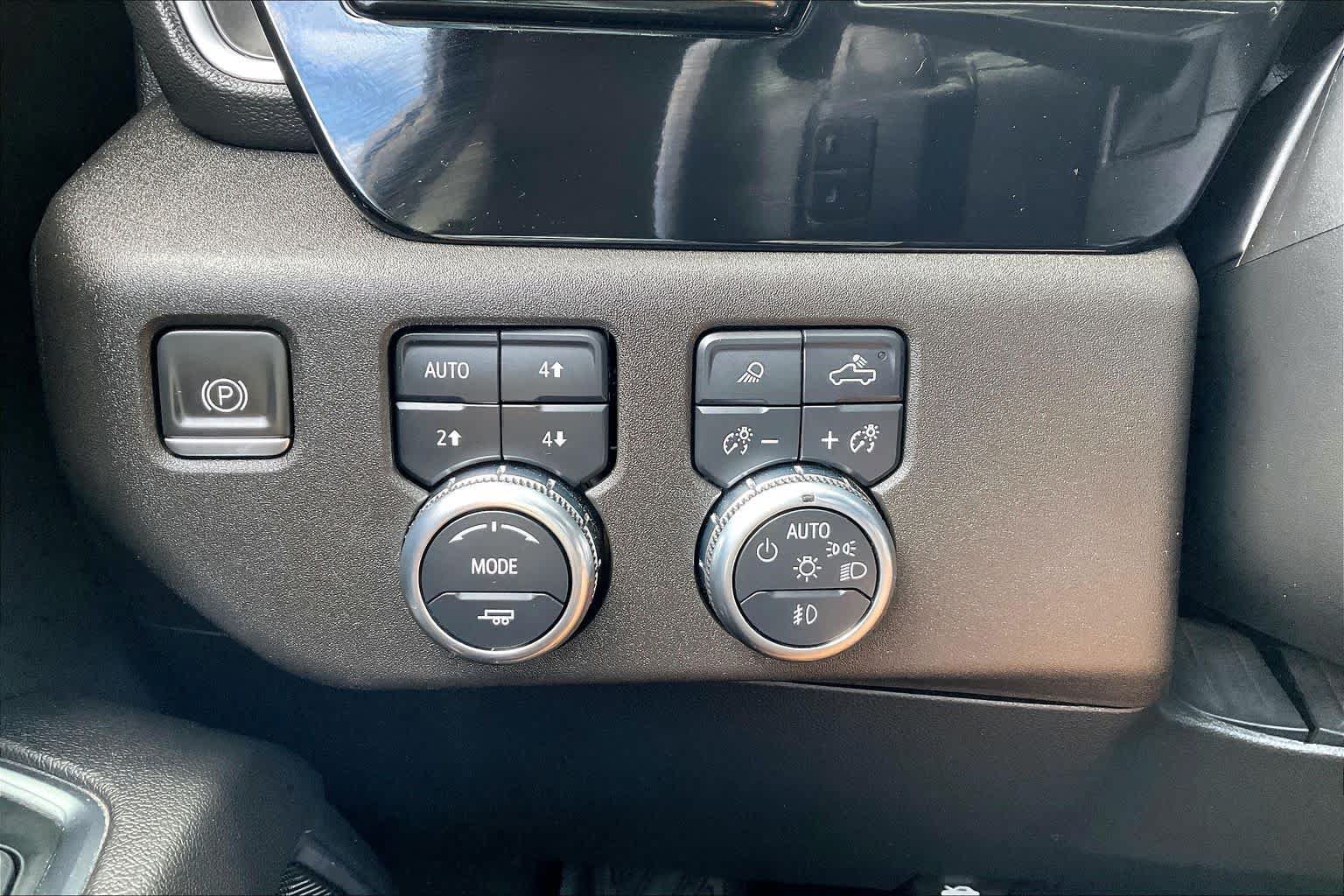 Used 2023 GMC Sierra 1500 SLT AWD/4WD image 32