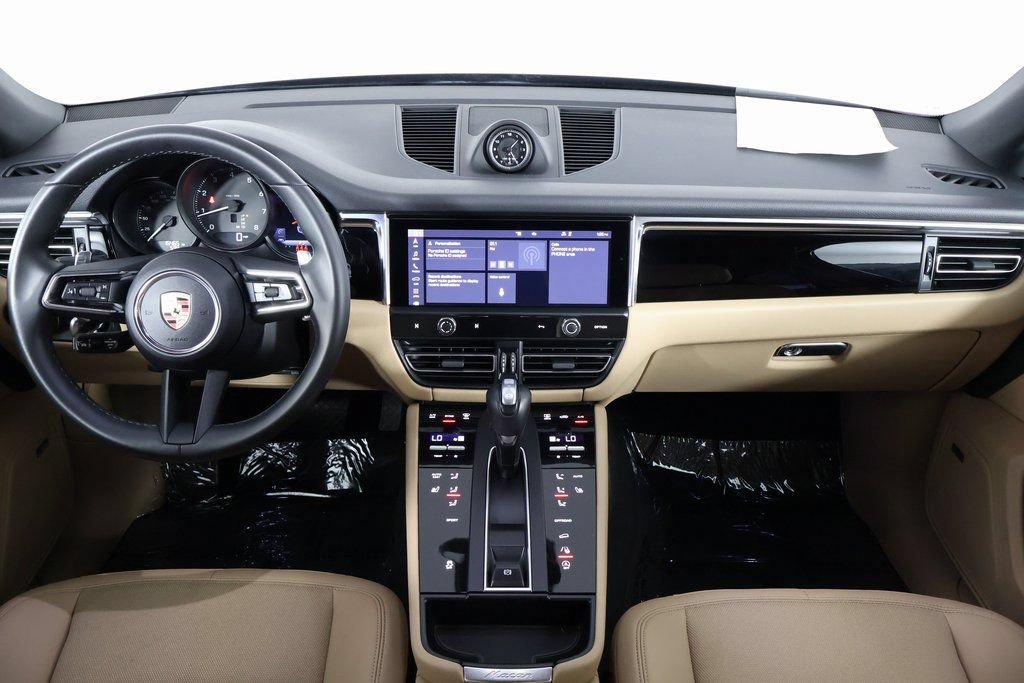 Used 2024 Porsche Macan AWD/4WD image 8