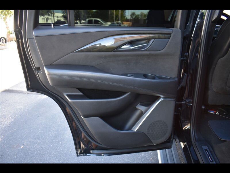 Used 2017 Cadillac Escalade Platinum AWD/4WD image 21